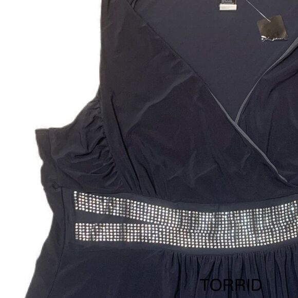 NWT Torrid Black sleeveless top - Picture 3 of 11